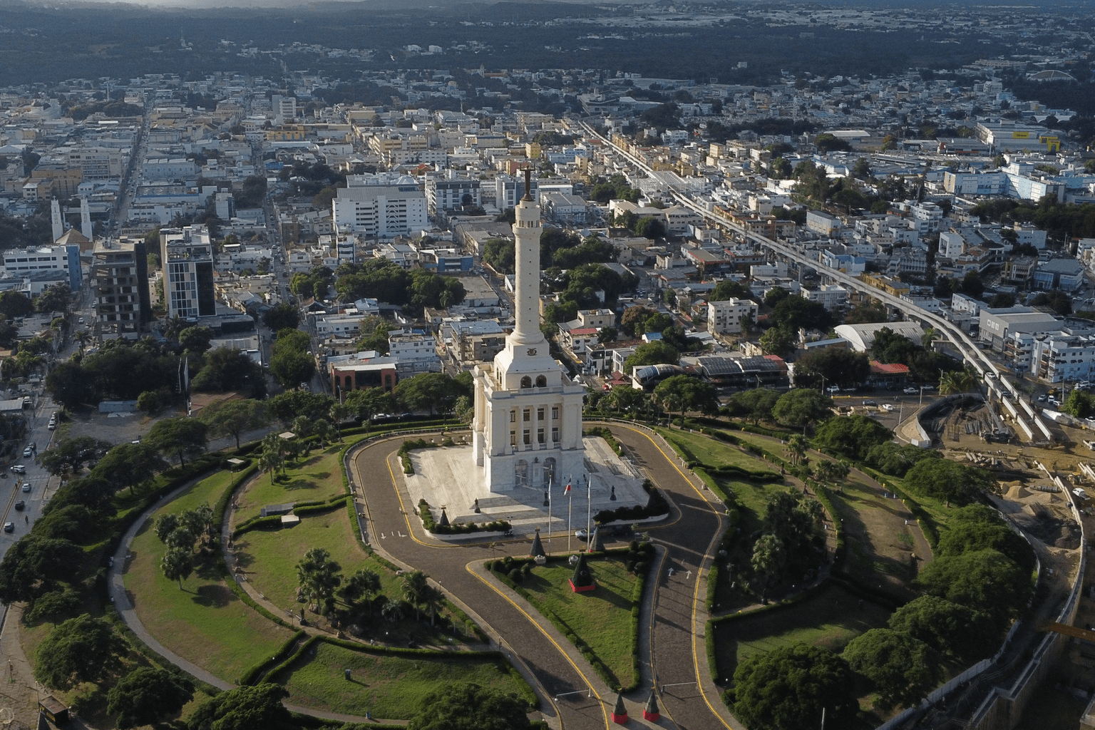 Aerial view of the Monumento a los Héroes de la Restauración surrounded by the city of Santiago de los Caballeros.